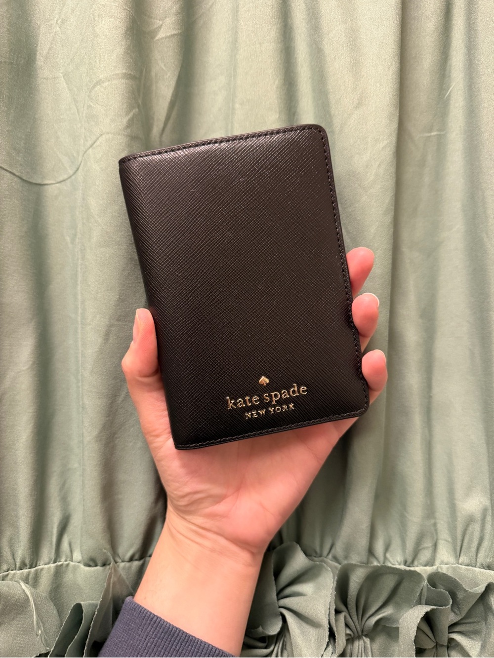 Kate Spade Passport Holder Wallet Saffiano Leather Black Gold Tone Hardware - Picture 5 of 5